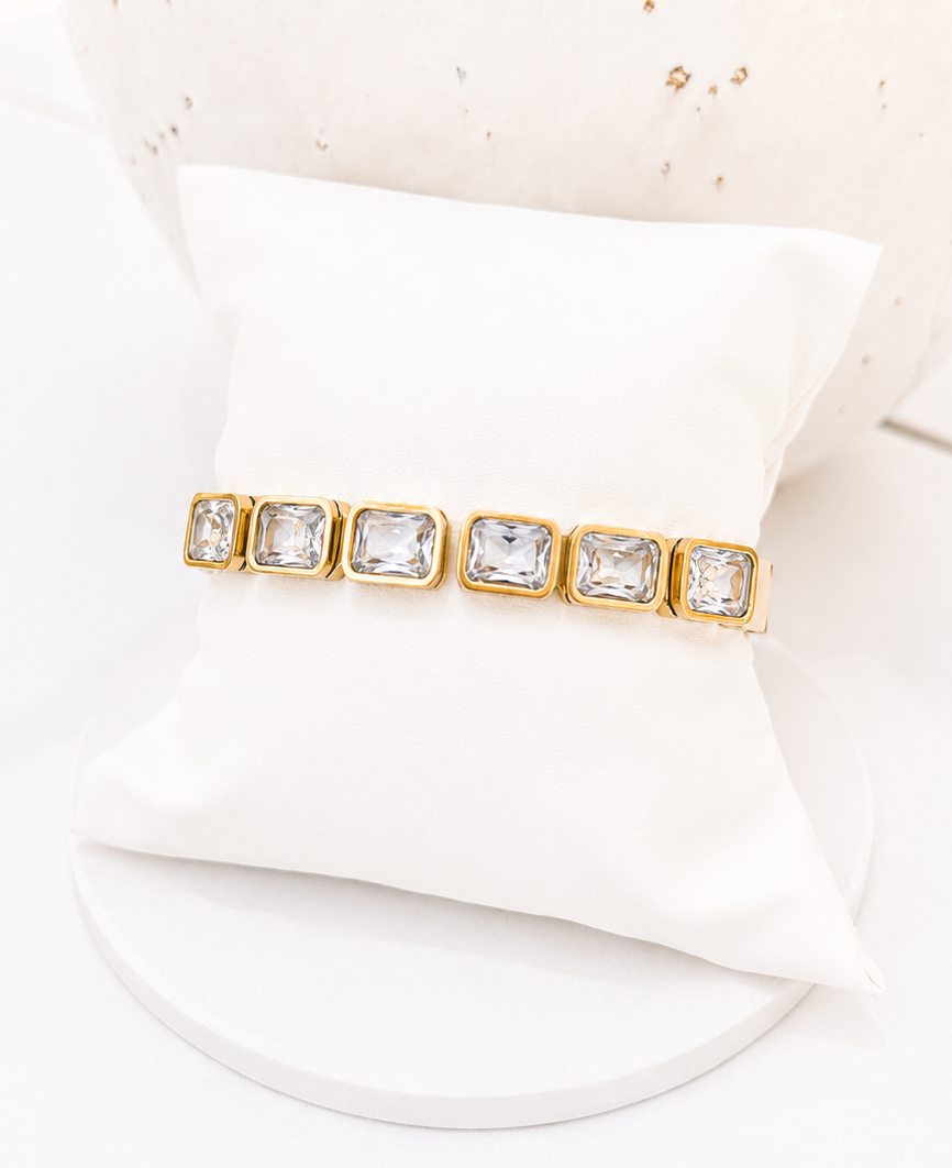 
                  
                    Lorienne Bangle
                  
                