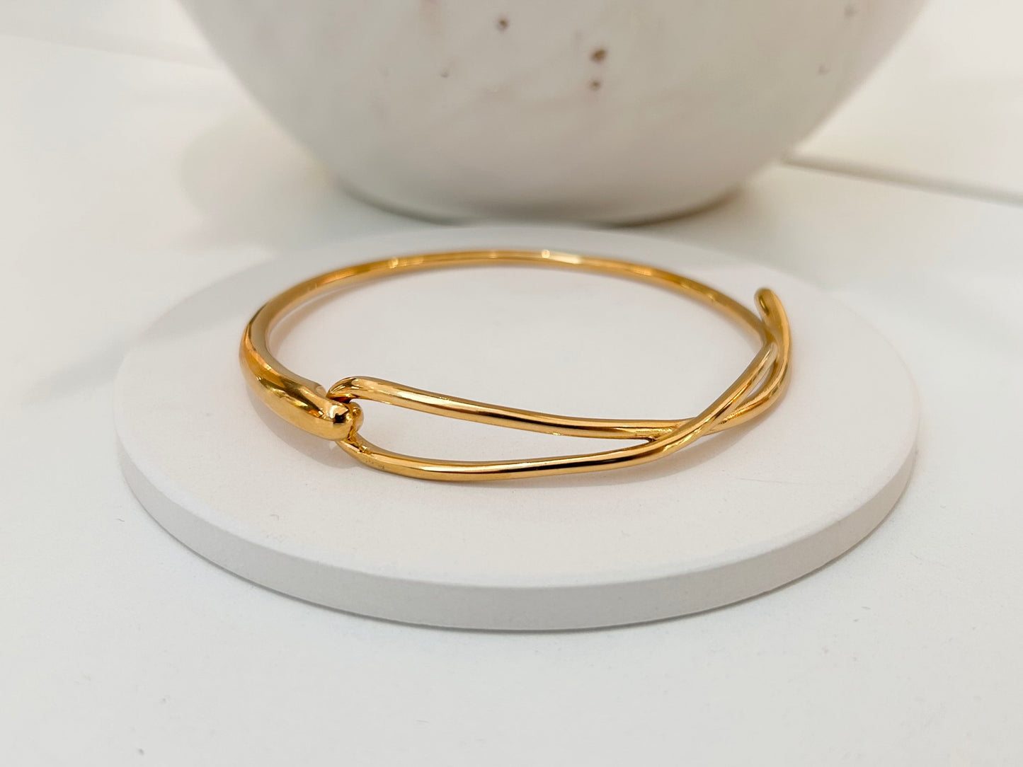 
                  
                    Élanora Bangle
                  
                