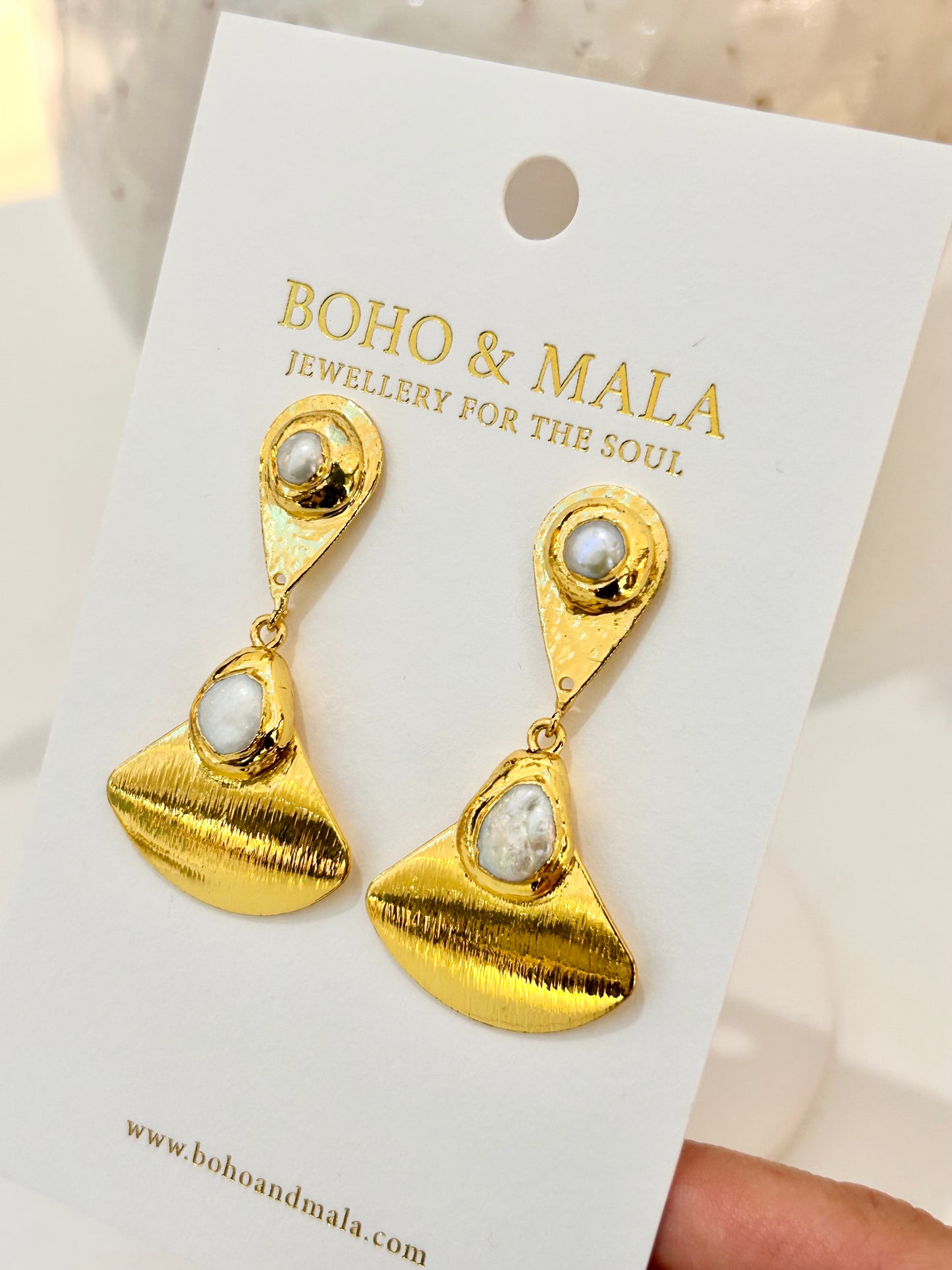 
                  
                    Pearl Mirage Earring
                  
                