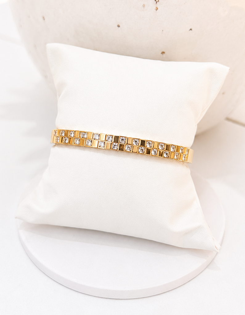 
                  
                    Elisia Bangle
                  
                
