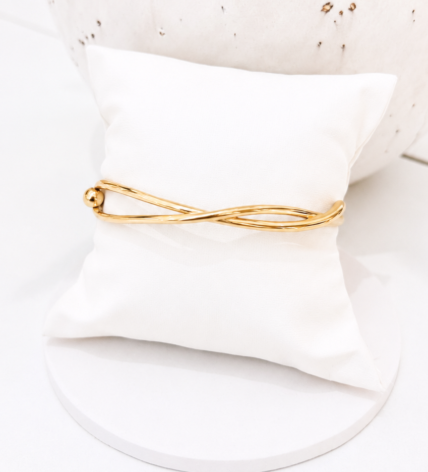 
                  
                    Élanora Bangle
                  
                