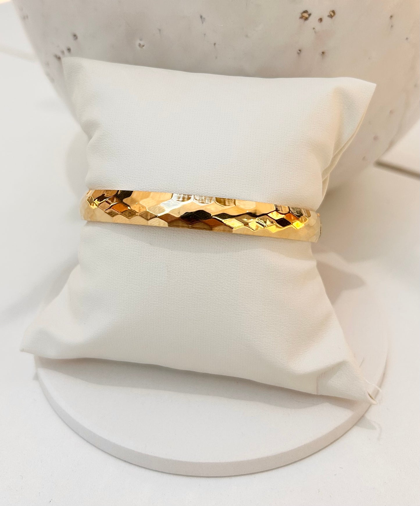 
                  
                    Valenza Bangle
                  
                